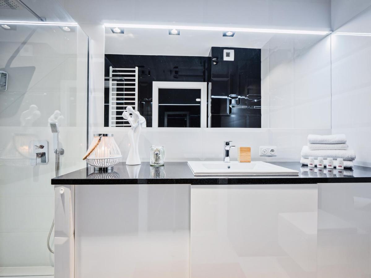 Apartamenty Homely Place Centrum - Stary Rynek - Parking Poznań Buitenkant foto