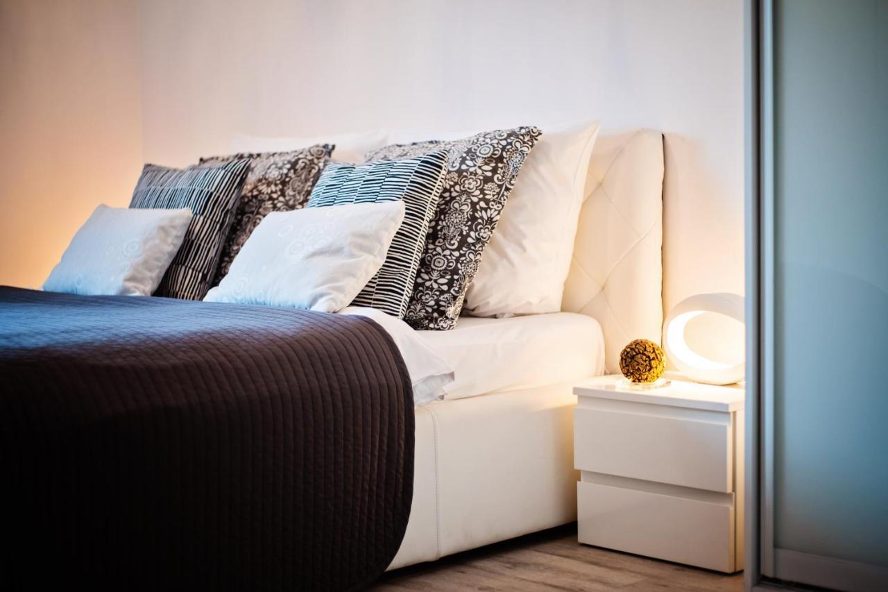 Apartamenty Homely Place Centrum - Stary Rynek - Parking Poznań Buitenkant foto